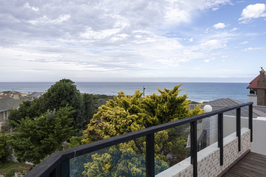 8 Bedroom Property for Sale in West Beach Eastern Cape